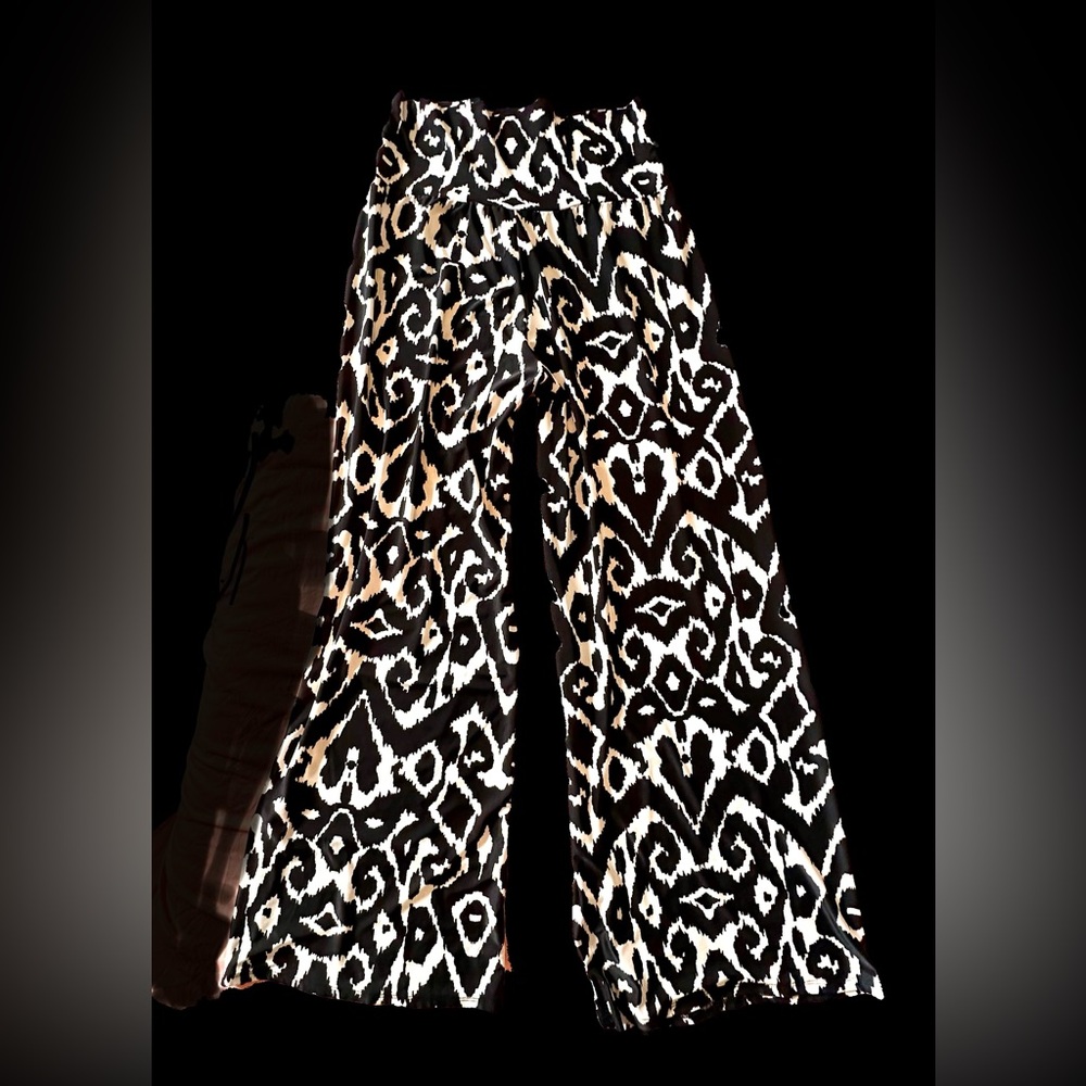 EUC Stretchy Flare Pants. Size Large.